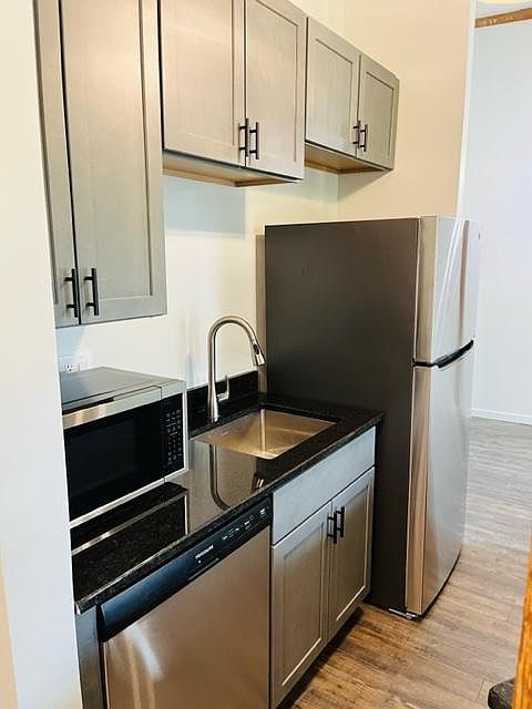 1st image of 222 Williams St E APT 423