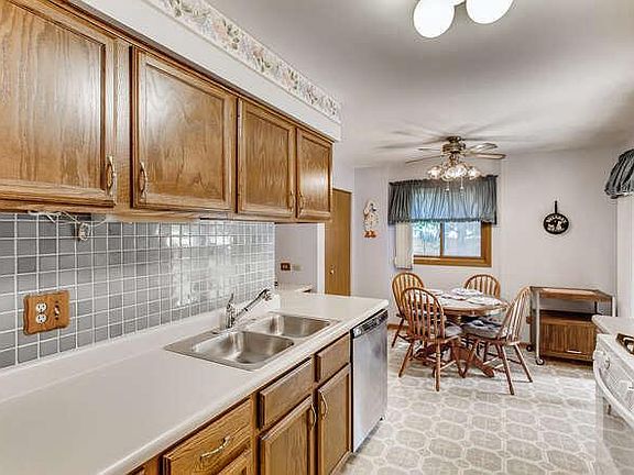 5th image of 605 Waverly Dr Unit A