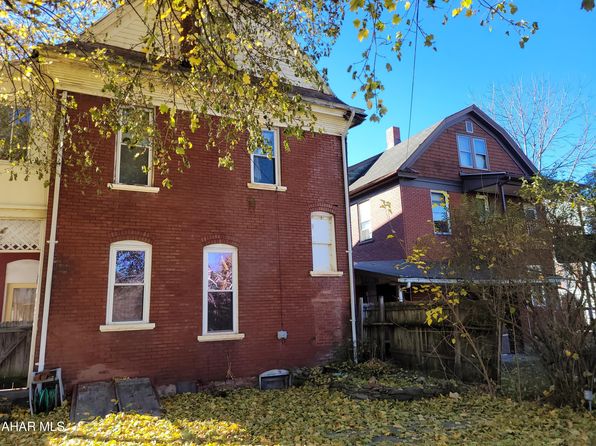 106 W 13th St, Tyrone, PA 16686