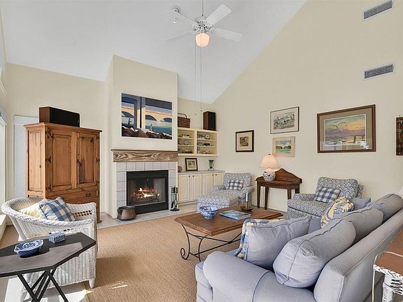 3rd image of 3403 Petite Cir