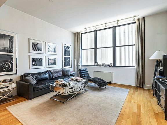4th image of 421 W 54th St APT 4E