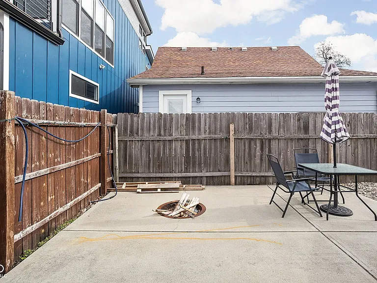 810 Grove St — Photo 17