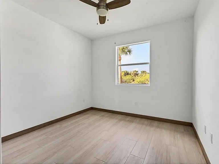 405 Sunset Rd N — Photo 18