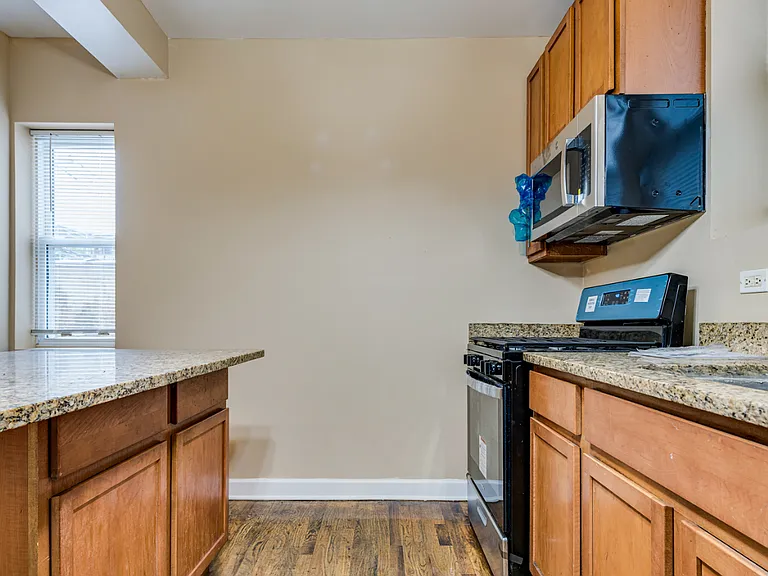 2251 W Rosemont Ave — Photo 10
