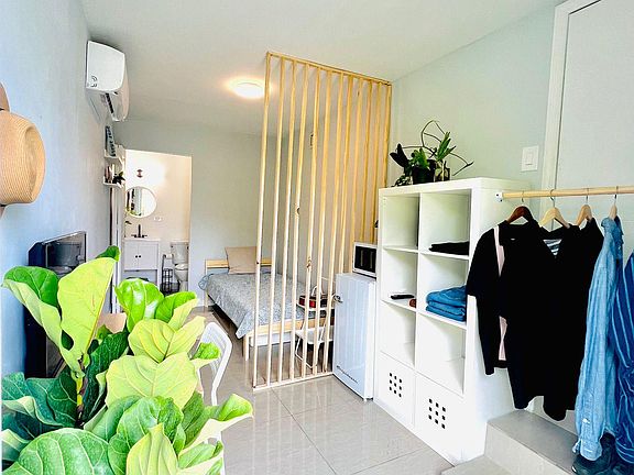 5th image of 300 NW 82nd St #1