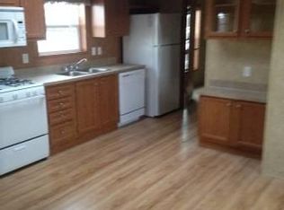 406 3rd Ave SE, Belfield, ND 58622