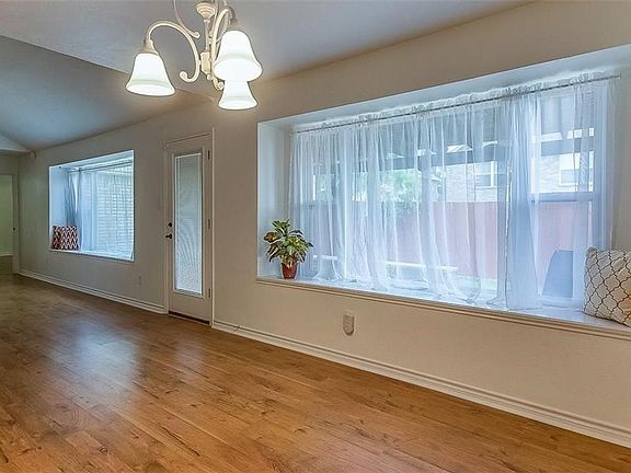 4th image of 2116 Bentley Dr