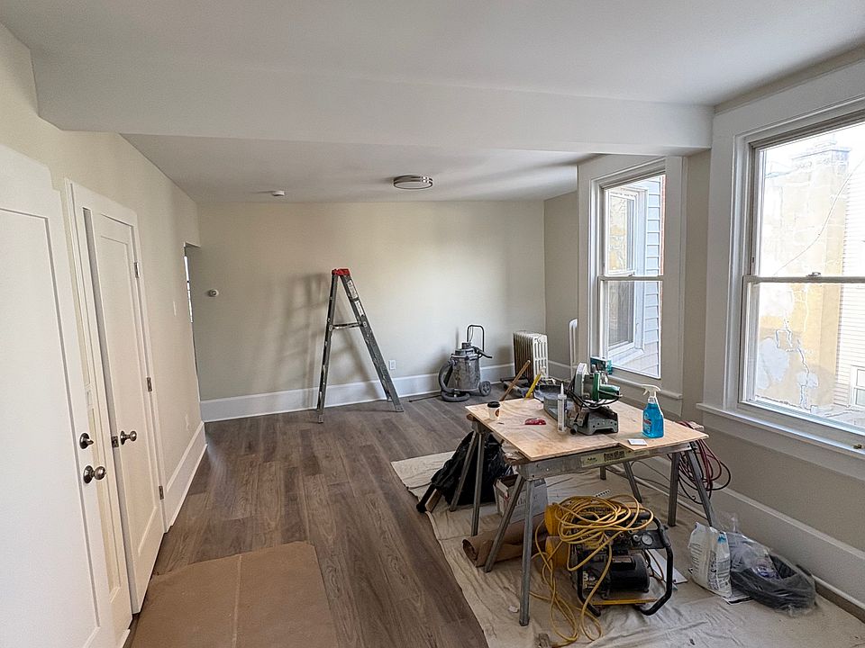 Large Bright Living room