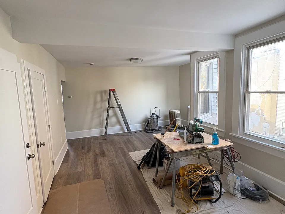 Large Bright Living room