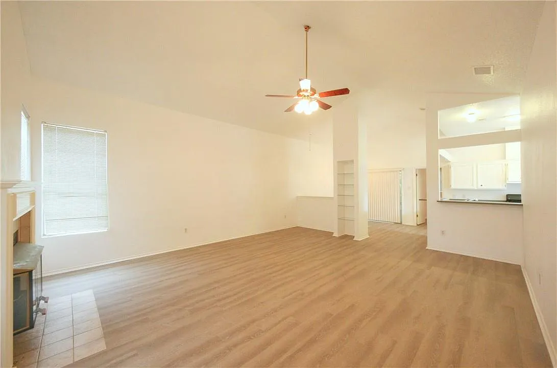3 bed, 2.0 bath, 1484 sqft, $1,995 — Photo 3