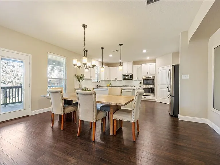 1524 Uhland Dr — Photo 7