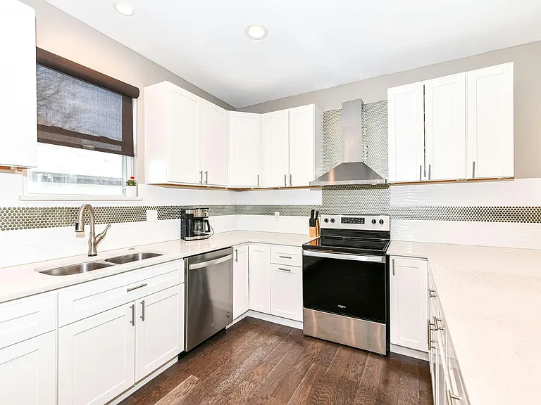 405 N State Ave — Photo 16