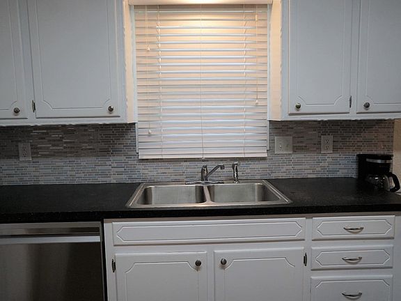 3rd image of 1111 E Harris St