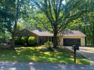 125 Pinecroft Ct, Troutman, NC 28166