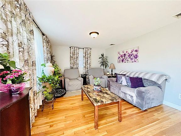 2nd image of 6 Hatherly St