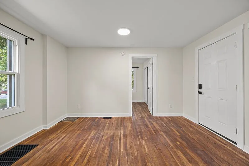 2 bed, 1.0 bath, 1000 sqft, $1,600 — Photo 4