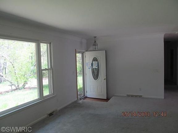 3rd image of 4700 Poplar Ln