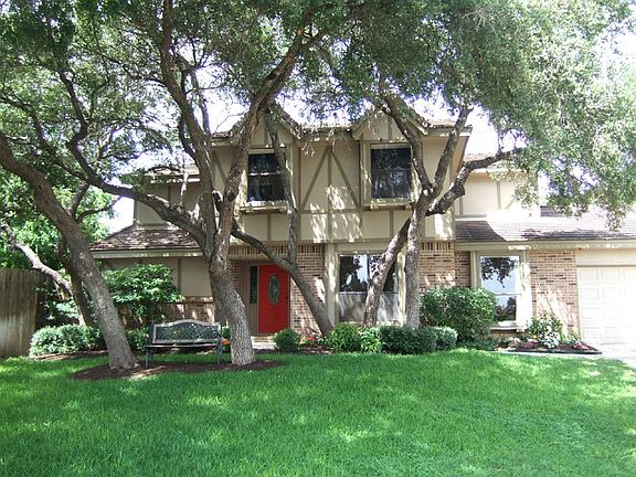 2nd image of 511 Saint Xavier