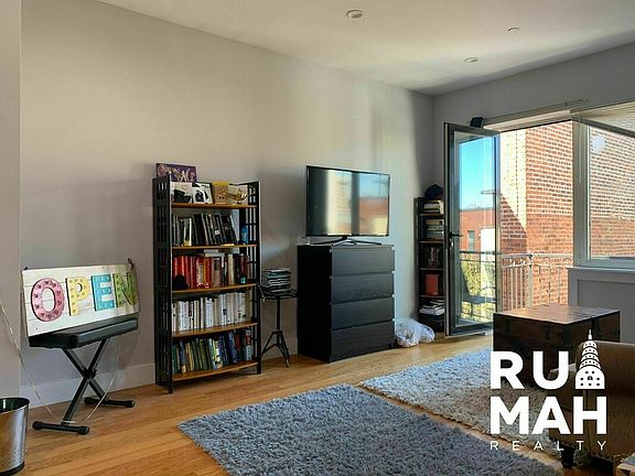 3rd image of 271 Clifton Pl APT 3B