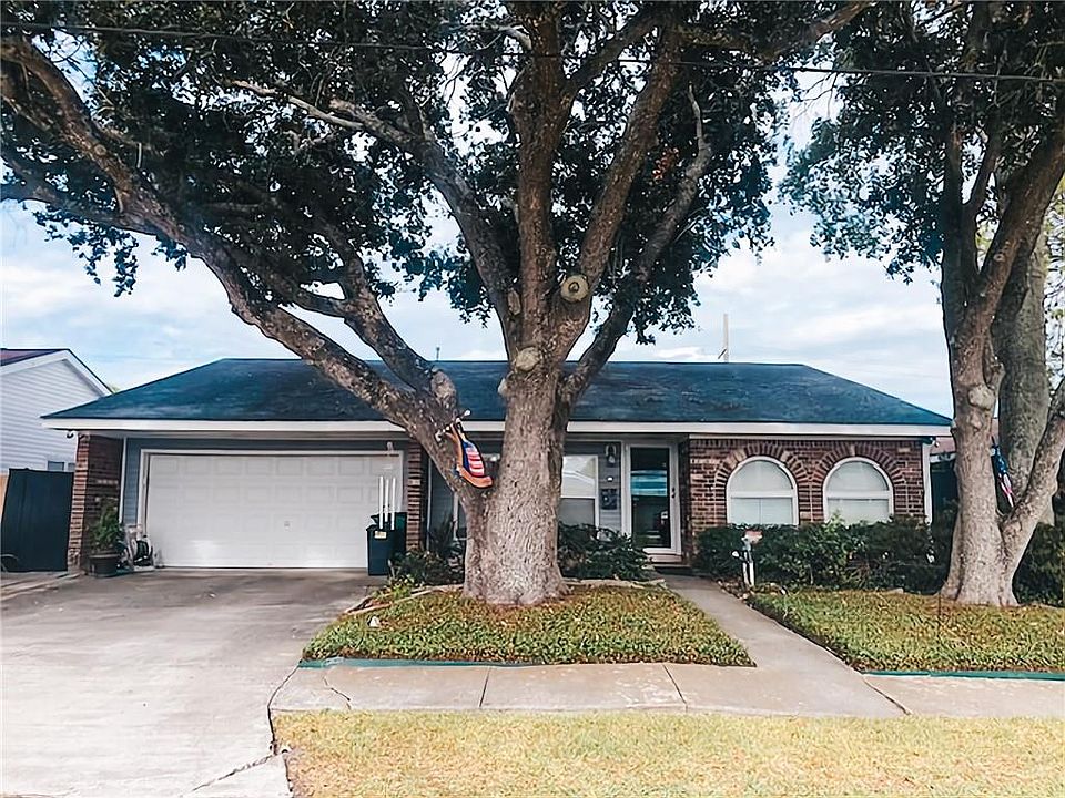 1st image of 840 Oakwood Dr