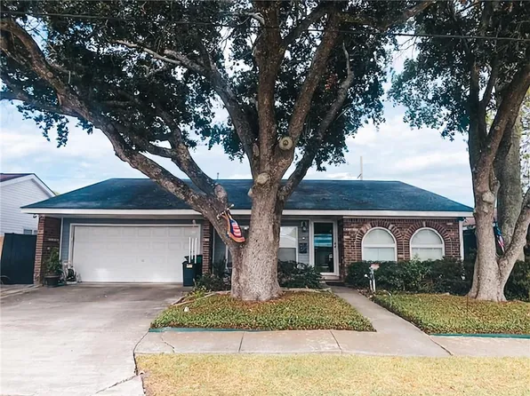 840 Oakwood Dr, Gretna, LA 70056