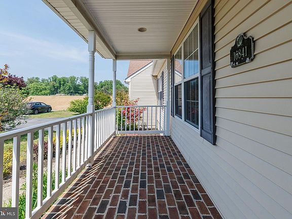 3rd image of 16841 Devon Rd