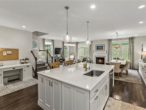 2nd image of 5 Dennis Ln
