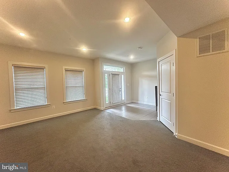 20674 Duxbury Ter — Photo 3