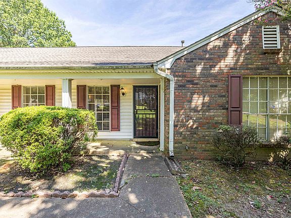 2nd image of 3780 Windyke Dr