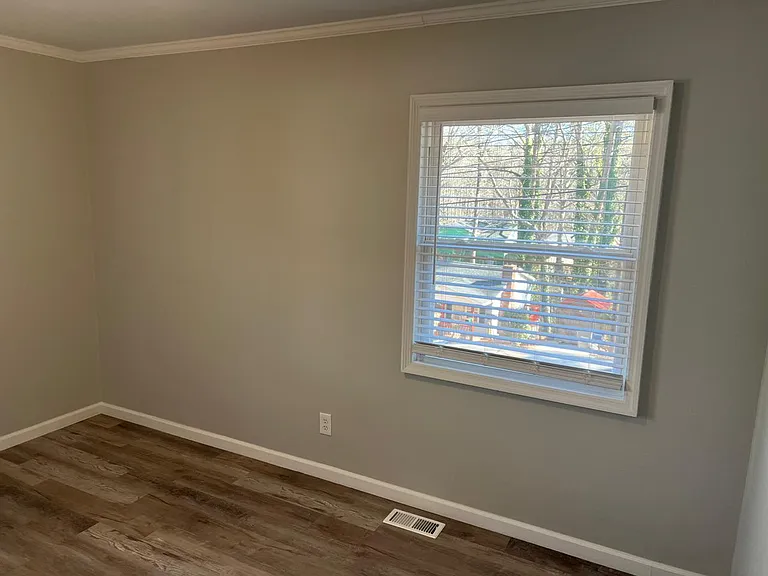 207 Herbert St — Photo 12