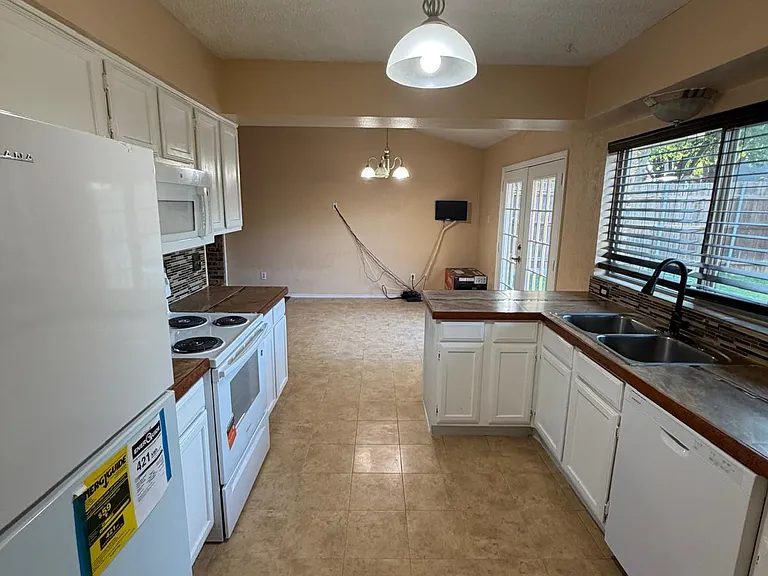 3901 Las Brisas Dr — Photo 19