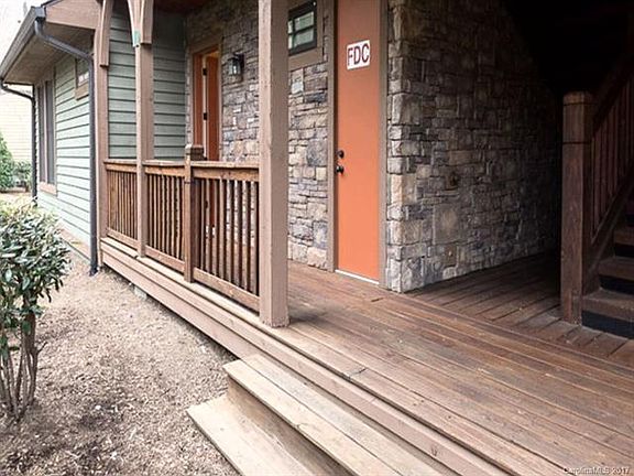 4th image of 110 Saddle Notch Ln Building D-2