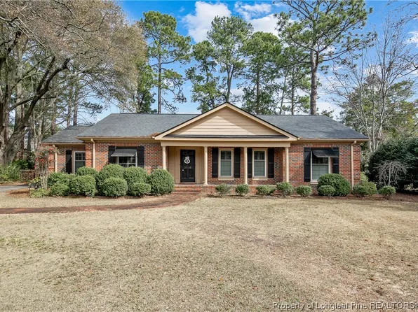 2710 Mirror Lake Dr, Fayetteville, NC 28303