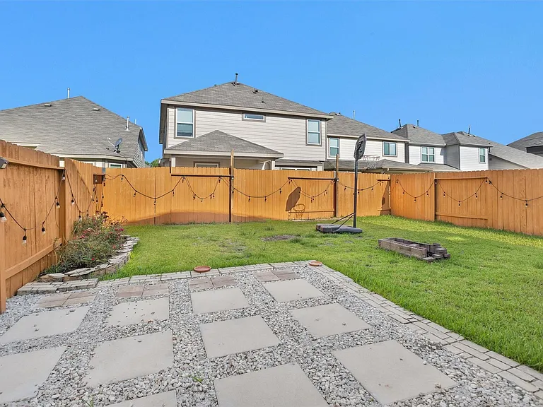 17423 Desmond St — Photo 26