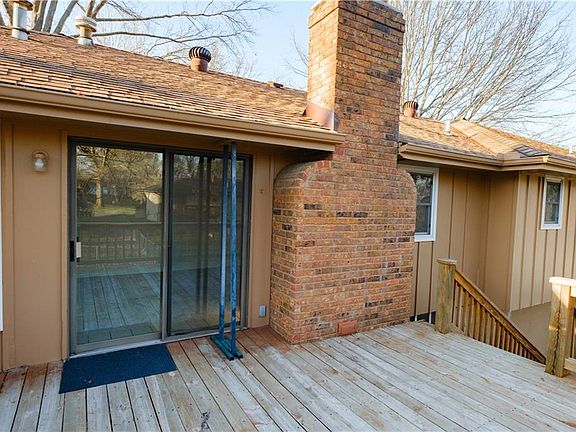 5th image of 504 NE Johnston Dr