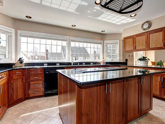 5th image of 7400 Rosewood Manor Ln