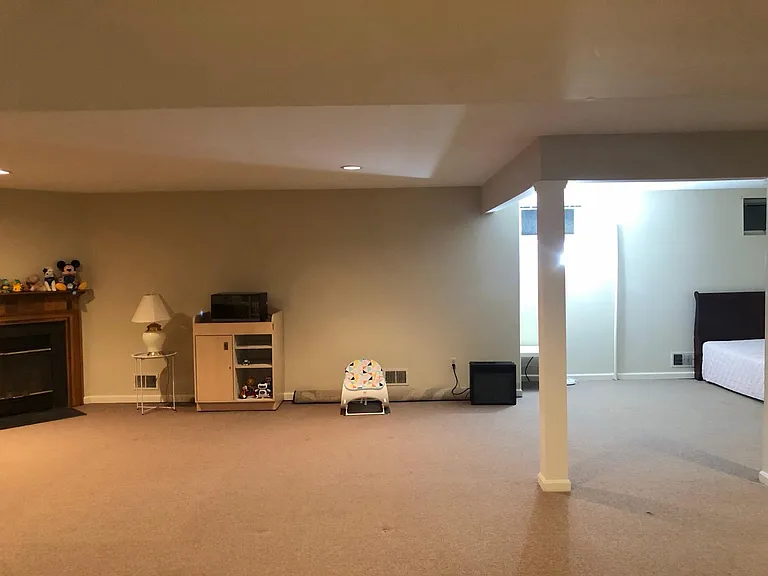 166 Surrey Ct #166 — Photo 20