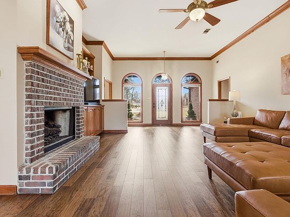 5th image of 14 Leeward Ct