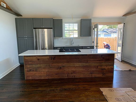 5th image of 304 N M St