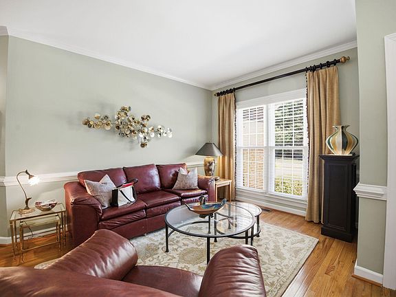 4th image of 301 Danton Dr