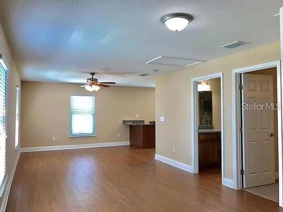 5th image of 404 W Ann St