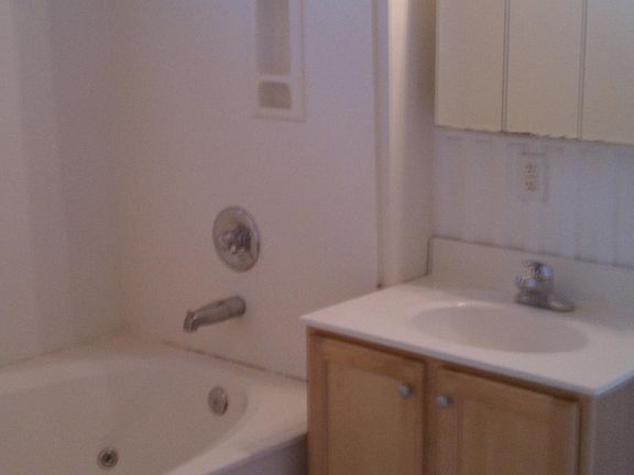 5th image of 320 N 25th St APT B