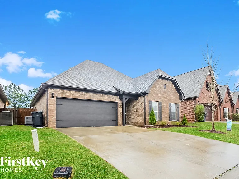 1072 Pine Valley Dr — Photo 2