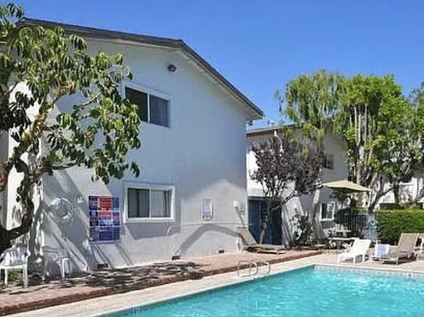 18555 Collins St APT C8, Tarzana, CA 91356