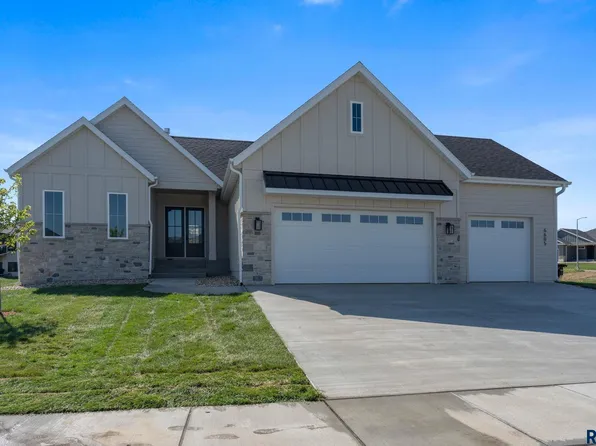 6605 E Hawker Cir, Sioux Falls, SD 57110