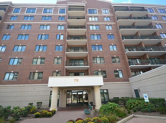 2nd image of 770 Pearson St #2-303