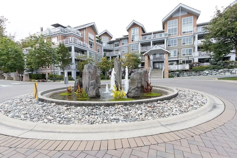 2 bed, 1044 sqft, $2,500 — Photo 2