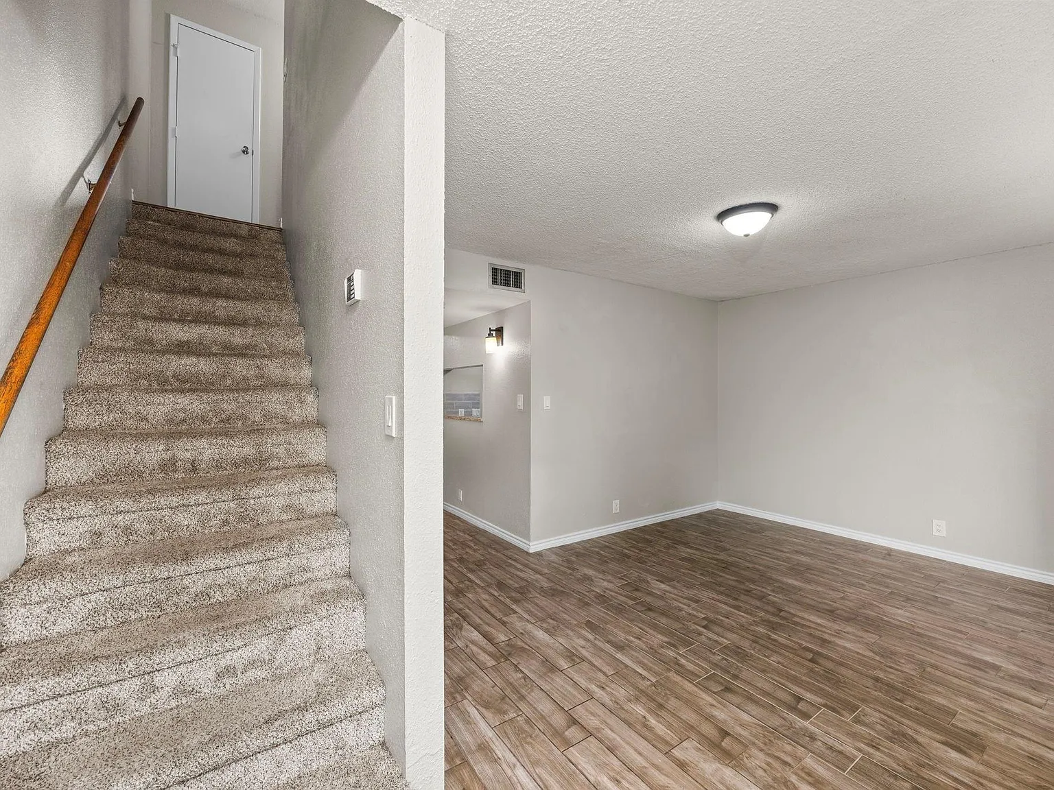 2 bed, 2.5 bath, 1294 sqft, $1,550 — Photo 3