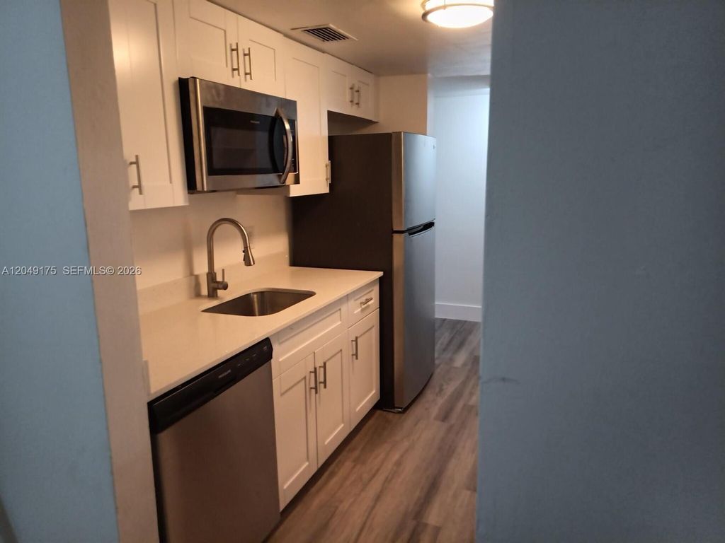 4401 W McNab Rd APT 24, photo 3