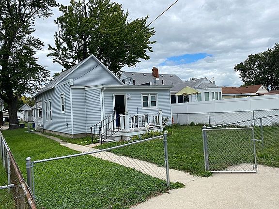 Rear home view. Fenced all